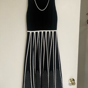 Leo & Sage Black and White Sleeveless Knit A-Line Dress M